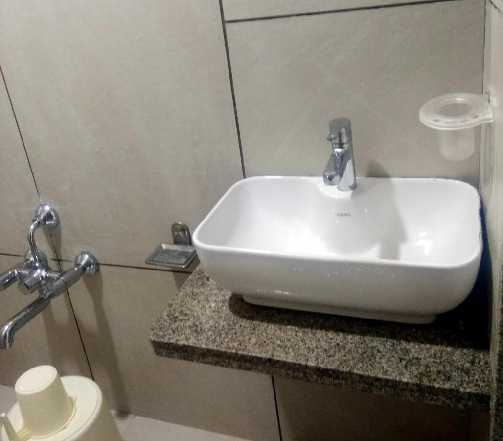 Hotel Milan Ahmedabad Exterior foto
