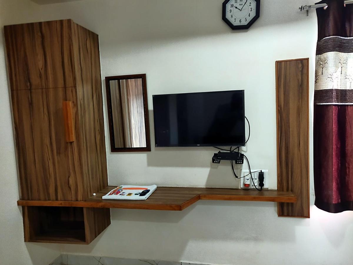 Hotel Milan Ahmedabad Exterior foto