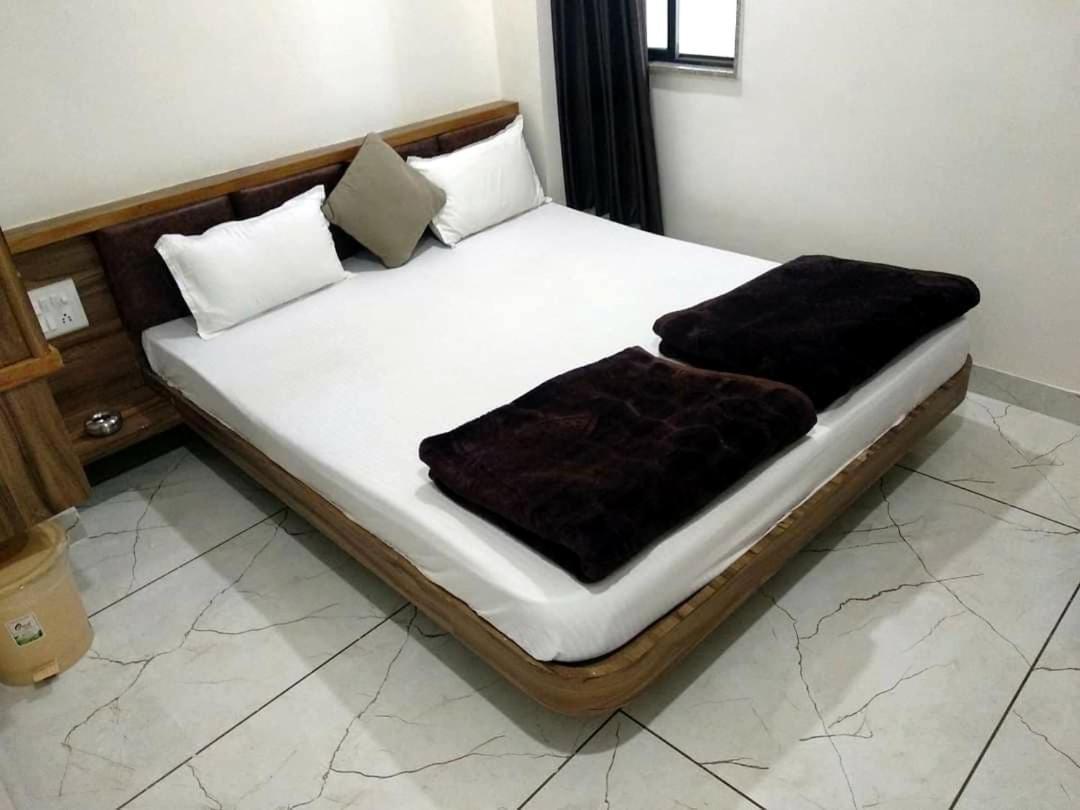Hotel Milan Ahmedabad Exterior foto