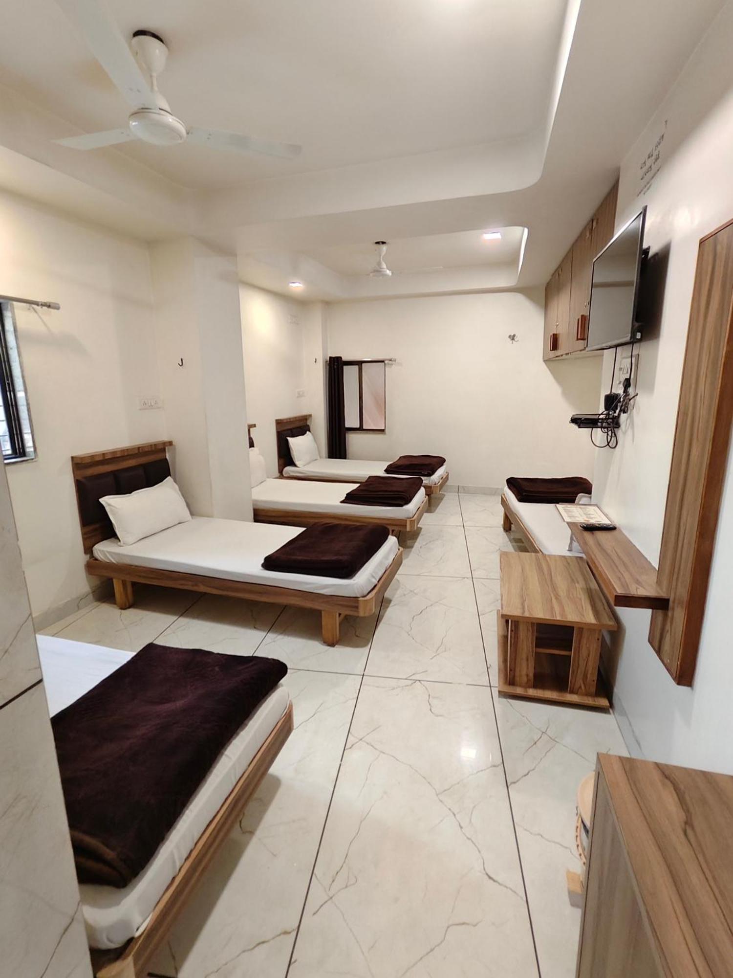 Hotel Milan Ahmedabad Exterior foto
